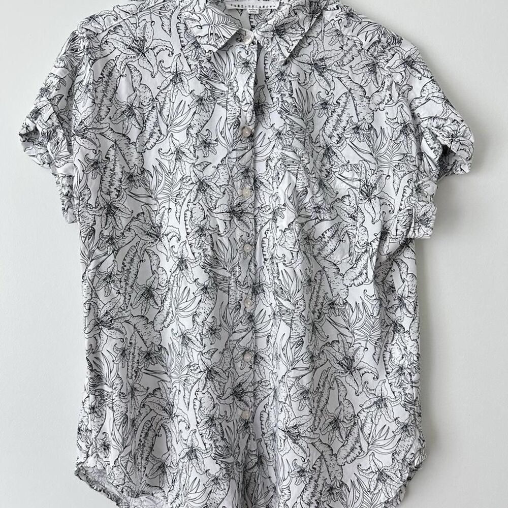 Jane & Delancey white blouse with black floral and leaf pattern Size small